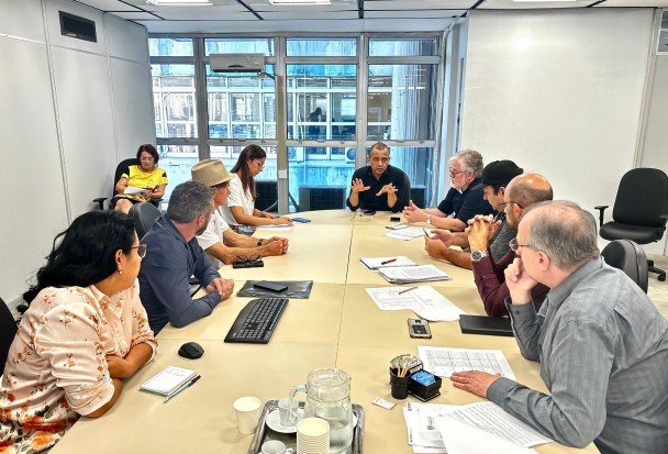 foto colorida da reunião