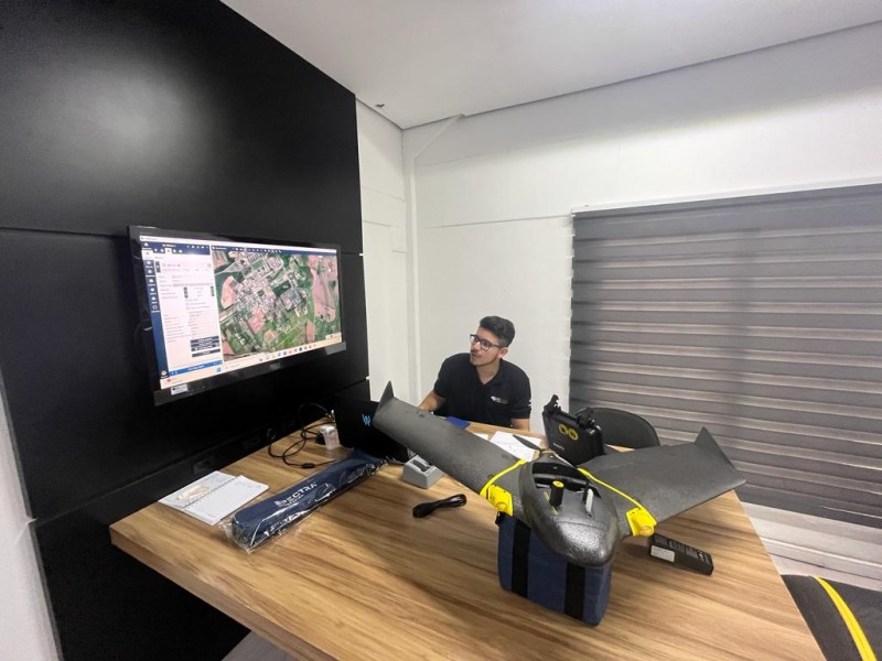 Parte teórica do treinamento abrangeu o software de planejamento de voo Emotion