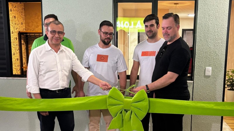 corte da fita de inauguração