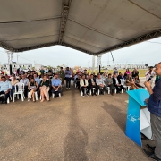 Titular da Sehab durante o evento: "Maior dificuldade são terrenos em condições para receberem as construções definitivas'