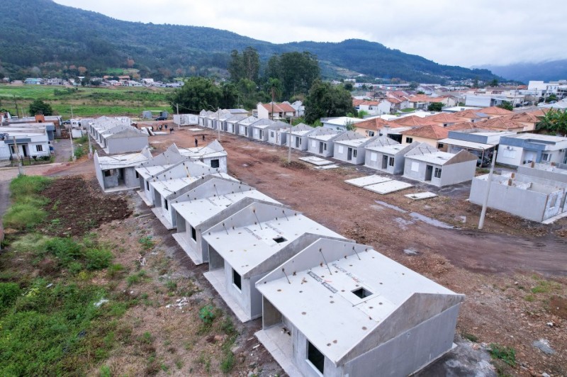 Além das 35 casas em fase final de construção, outras 65 serão edificadas em um novo terreno em Encantado