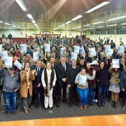 foto colorida de todos com os titulos